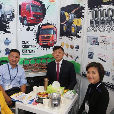 प्रदर्शनी में शामिल हों